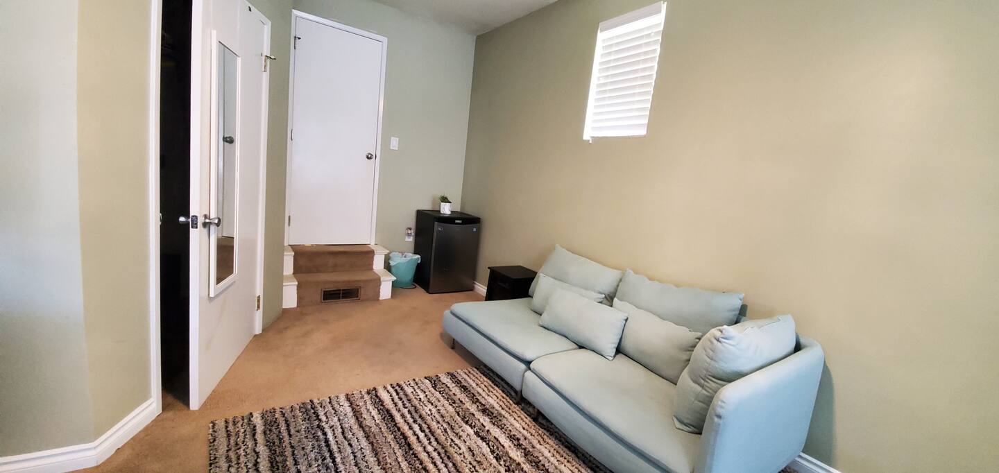 Kennydale Room 5 (Spacious Guest Room w/ TV) — photo 3